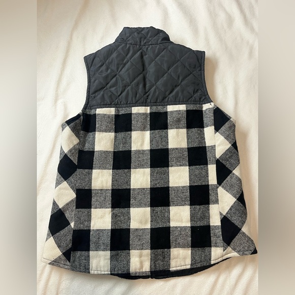 Maurices Women’s Black and White Plaid Quilted Vest with Pockets Size Large - Picture 7 of 15